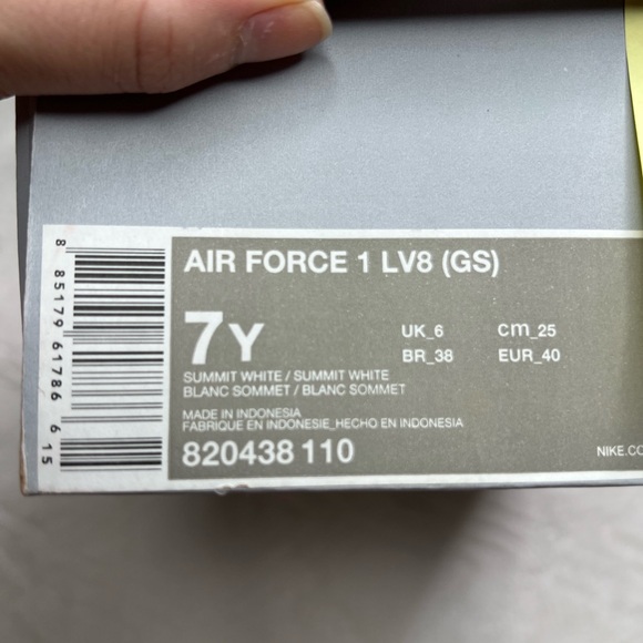 17: Air Force 1 LV8 (GS) White Size 7Y - Picture 10 of 10